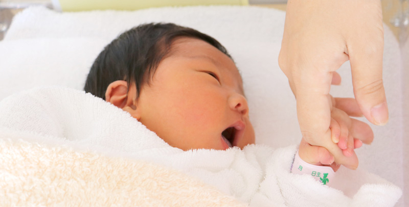 スタッフ一同、患者さまの立場に立った医療を心がけております。 写真:親子